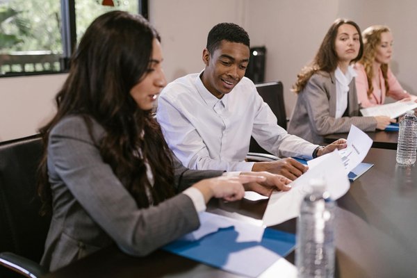 Wie kÃ¶nnen Unternehmen ihre Dienstleistungen durch kÃ¼nstliche Intelligenz optimieren?